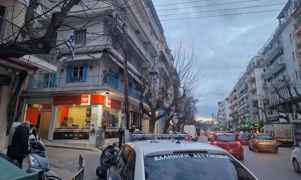 Θρίλερ στην Θεσσαλονίκη: Αστυνομικοί εντόπισαν νεκρή γυναίκα σε διαμέρισμα (Εικόνες)